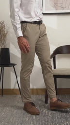 Boss SUPER Celana Panjang Chino Pria Slim Fit Coklat